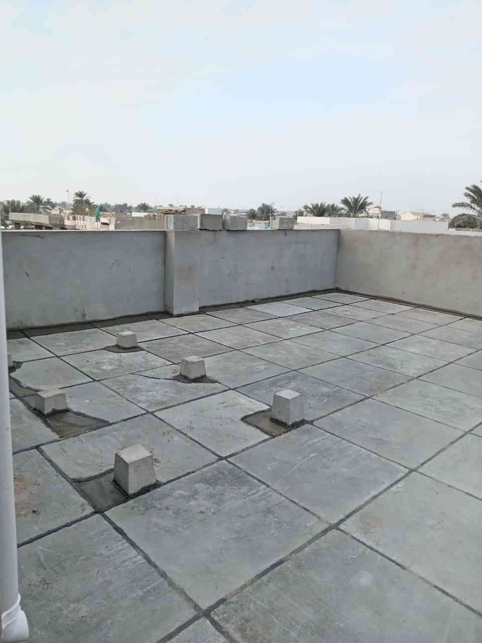 سلام عليكم ورحمة الله وبركاته
دار للبيع في حي العسكري خلف أسواق نادر ومكتب بدر موقع جدا راقي علما البيت أعلى بيت بالمنطقة وتبليط ومجاري وقريب على الشارع العام مساحه ١٢٥ متر قاطين وبيتونه طابو صرف الطابق الثاني غرفتين نوم وصحيات عدد ثنين وغرفة غسيل ملابس وطابق الأول غرفة نوم ٦ في ٤ وصاله ٦ في ٥ واستقبال ٦ونص في ٣ونص مطبخ ٢وربع في خمسة ونص ومجموعة صحيات غربي السطح شتايگر والبخ كامل كل أسقف البيت طابقين كهرباء البيت دفن سعودي والمجاري الأمل الشريف وتأسيس الماي درجة أولى
سعر ١٠٠ وبي مجال قليل للاستفسار الاتصال على الرقم ***********
