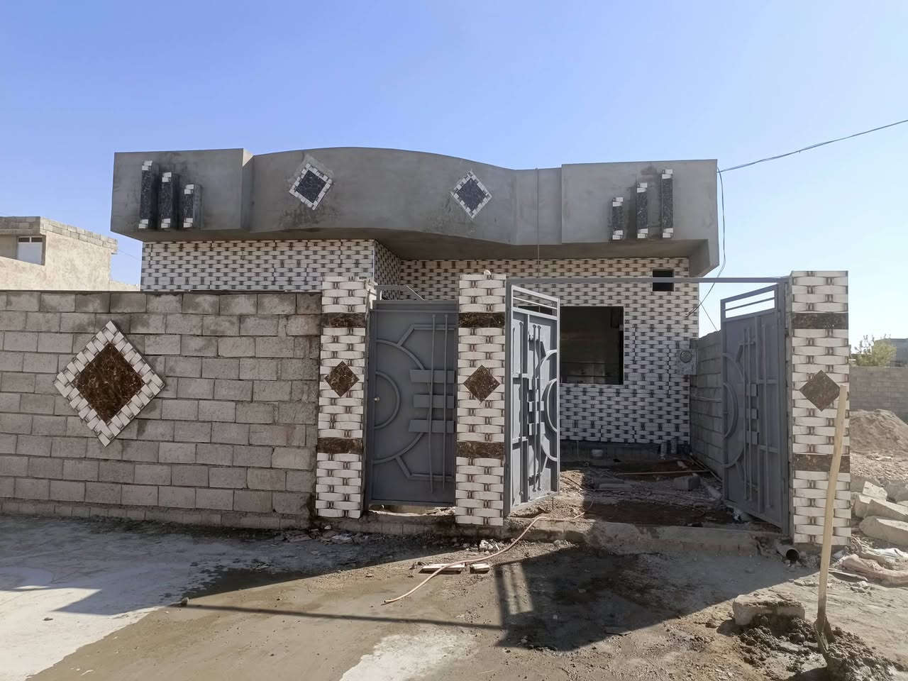 اسط كاشي
سيراميك 
متفرغ حاليه 
***********
