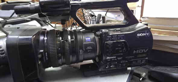 ٣ كاميرات فيديو مستعمل بشرط الشغل مابها نواقص مع الملحقات الشحن الكهربائي مع البطاريات،إضافة إلى جهاز بلاك ماجك مونتاج للبث المباشر  السعر النهائي للمجموعة  ٧٥٠ دولار  للاتصال واتس اب  ***********
***********
مكاني السليمانية
