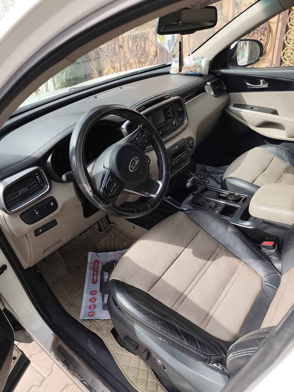 السلام
 عليكم بيع سورنتو ٢٠١٥ شكل ١٦ خليجي فول مواصفات عدا جنطة مو كهرباء فور ويل ٦ سلندر كشنات كهرباء كشنات تدفئة وزراك لايت وترحيب وبردات خلفية مكفولة من الضربة والبارد والصبغ لون صدفي ابيض . العنوان بغداد ***********  السعر 20800 .السيارة ماشية ٩٥ الف وباسمي
