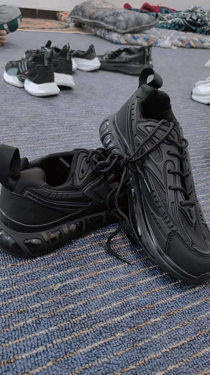 السلام عليكم شباب احذيه باله ما ملبوس كله جديد والقياسات موجود والسعر كلش مناسب ابو غرق قرب بيت مدير الناحيه ***********اتصل
