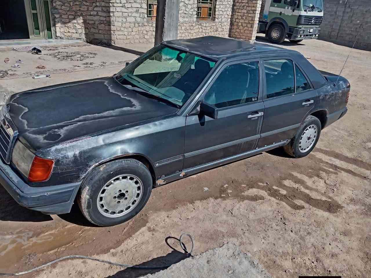 سلام عليكم للبيع مارسدس دب موديل 1990/-سنويه ل27 تحويل مباشر  كلشي على بلاد بدون اي ضربه ولاخويس بس صبغ   گهربائيات كله شغاله تبريد بس غايش ولكلوز   كير اوتوماتيك محرك مارسدس 2004 بدون عطلات ترايك للبصره  قواعده سليمه جدا مكان.  الانبار 
/ السعر  42وبيه مجال رقم /***********
