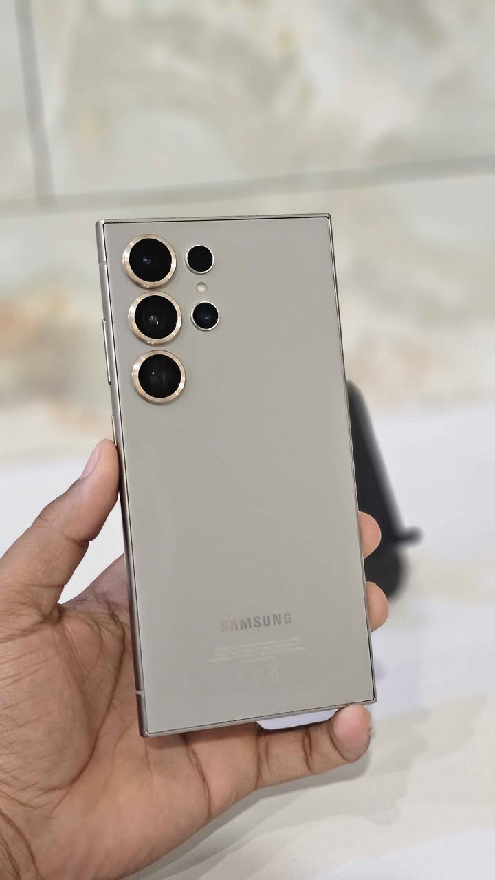 اس 24 الترا ذاكره 256 شرق اوسط دبل سيم كارت 
جهاز نضيف ومكفول ع فحص تاخذه من بيتي 
ملحقات كيبل جديد اصلي بعده ما مفتوح أصلا وحافظه فقط باكيته ضايع 
950 وبي مجال 
العنوان: النجف الاشرف 
*********** واتساب فقط النجف, العراق
