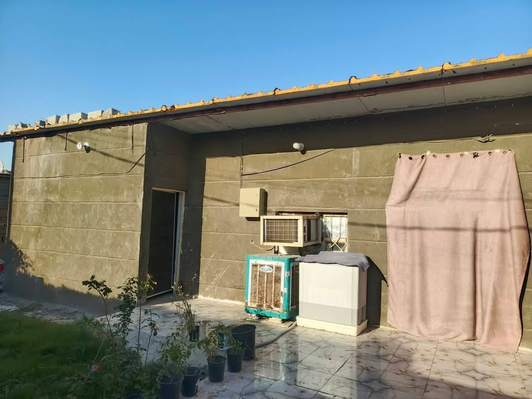 السلام عليكم
بيع مستعجل حي سكينه 
مساحه 180ركن 
غرفه 
وهول 
مطبخ ومضيف
البيت جاهز 
السعر مناسب 
‏‪***********‬‏
