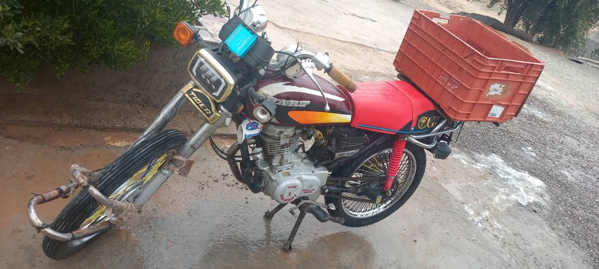 السلام عليكم موطور للبيع سعرو 300وبي مجال الشراي يتصل ***********
