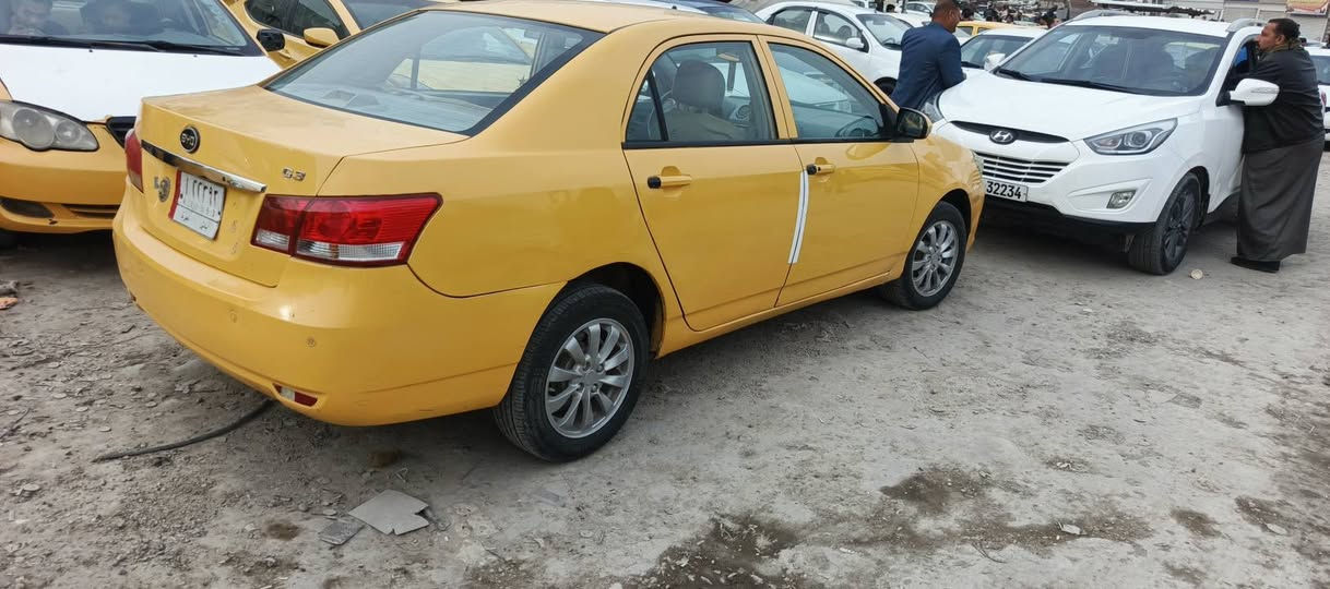 سلام عليكم
للبيع سياره بي واي دي G3 موديل 2013 مصفره هيأه وغرامه تحويل نفس اليوم كفاله كير ومكينه  جديد داخل السياره نضيف جدن  مكان الحلة 52 وبيه مجال***********
