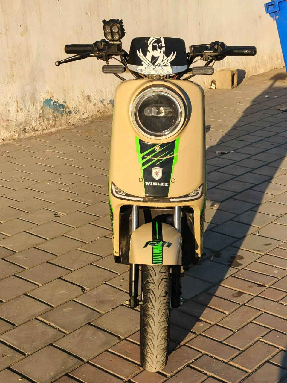 السلام عليكم اخوان دراجه شحن R11
(( ريان )) ✅
تحتوي الدراجه على نظام بك R✅
و نظام البارك P✅
و سماعه مال اغاني ✅
و تحتوي على 2 مرايات ✅
و نظام لاشاير اليمنى ول يسره ✅
ونضام الدبل الاشارة✅
واضافهة اله لايت زنون✅
5بطاريات كبار 32v✅
الدراجه الله شاهد عليه نضيفه كلش وبيها وصل✅ 
الدراجه معروضة سعر 600 الف وبيها مجال بسيط✅
رقم الهاتف للستفسار *********** ✅
المكان بغداد الشعب ✅
