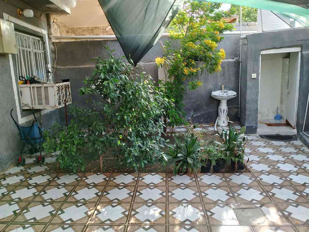 نوع العقار : دار للبيع - بناء نظيف جدا
📐 المساحة : 140 متر  
نوع السند : زراعي سند 25 تحويل مباشر
الموقع : الحلة - الطهمازيه - فرع كوفي ليمونه 
★يبعد مسافه قليله عن الشارع العام 
★الدار يحتوي على :-
غرفة نوم - مطبخ - هول - صاله - صحيات - گراج

للأستفسار مراجعه مكتب الاعمار 2
الحله - شارع 40 - شارع ابو خمره
او الاتصال على الارقام التالية  :
***********
***********
