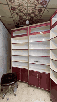 السلام عليكم 
فاترينات محل للبيع. 
خشب تركي ثقيل رفوف وخزانة في الاسفل 
العدد 12 فاترينة مع ميز  مكتبي  عرضه (متر و 30 سم ) 
الارتفاع (2.65 متر )
العرض لكل قطعة ( متر واكو أكبر )
العمق (30 سانتمتر ) 
ملاحظة أبيع كامل ما أبيع قطعة وقطعتين 
السعر مليون و نص وبيها مجال قليل
اي استفسار ***********
