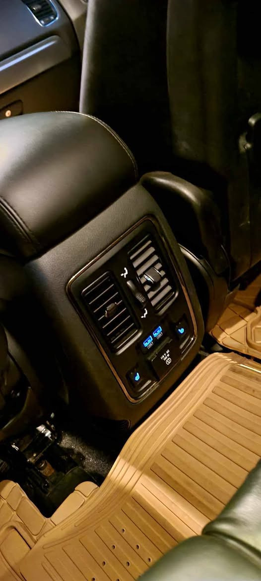 دوج داريجو موديل 2020 سياره جاهزه اي نقص ما بيها حادثها مبين بالصور ماشيه 100,000 السياره ومواصفات جي تي السعر ٢٥٥ للاستفسار ٠٧٨٠٣٧٦٦٥٨----***********
