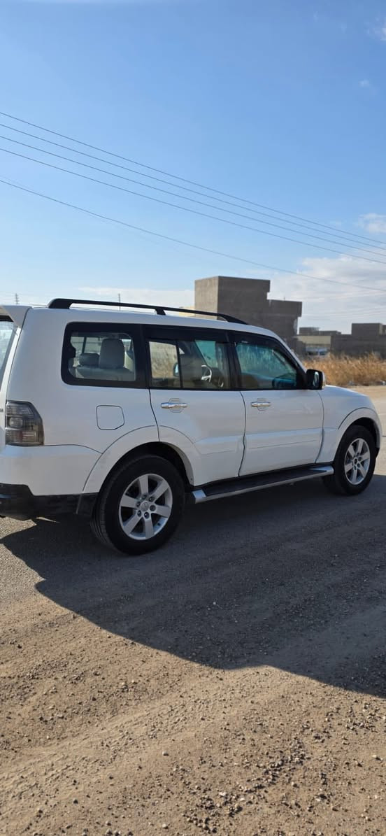 السلام عليكم 
باجيرو موديل 2008 حبتور لون ابيض
محرك 3800
دواخل جلد 
كشنات كهرباء
كشنات تدفئه تبريد 
مري شفط 
تحكم ستيرن 
شاشه /كامره و حساسات خلفيه
السياره فتحه و دمام خلفي
تبريد 3 قطع
منضومه زينون 
محرك و كير كفاله عامه
صدر نضيف نسبه 70%
تخم تاير جديد
السياره بأسمي مشروع وطني 
كفاله عامه (ما عدا باب السايق و چاملغ ) صبغ فقط سونار مرفق ويه الصور
السعر 123 وبيها مجال
العنوان بغداد الدوره /***********
