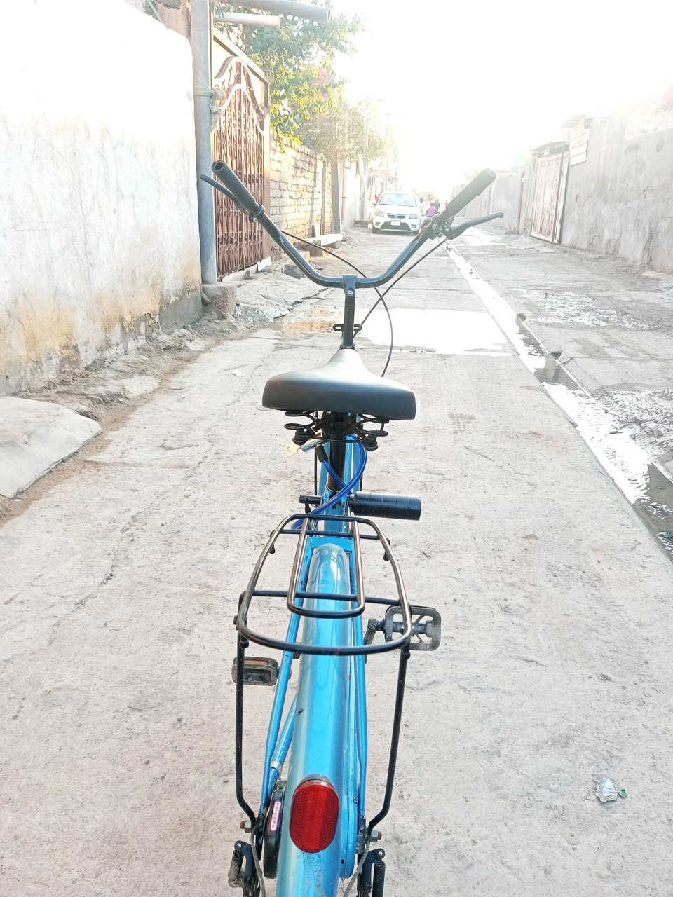 السلام عليكم بايسكل سياحي موديل 21 حجم 26 شركه BD البايسكل نضيف بس بي طخات 3 من الحاويه المكان البصره الجزيره سعر 150 وبي مجال ***********
