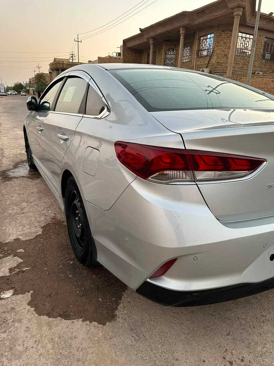للبيع سوناته موديل ٢٠١٩
ادوات كصه جنطه بيه صبغ بس مكان الكص فقط ولباقي كفاله من الصبغ مكينه كير حداديه كارتون تخم تاير ويل جديد تبريد ثلج شاشه جبيره مري شفط حساسات خلفيه 
تخم فلنجات ودسكات جدد سياره مثل ساعه ولا كلوب مشتغل بل دشبول سياره بل كارتون مال جني مستحيل اكو اخته وبنضافته وبله صبغ سعر ٦٣ وبيه مجال كلش قليل اتصال ع رقم ***********
