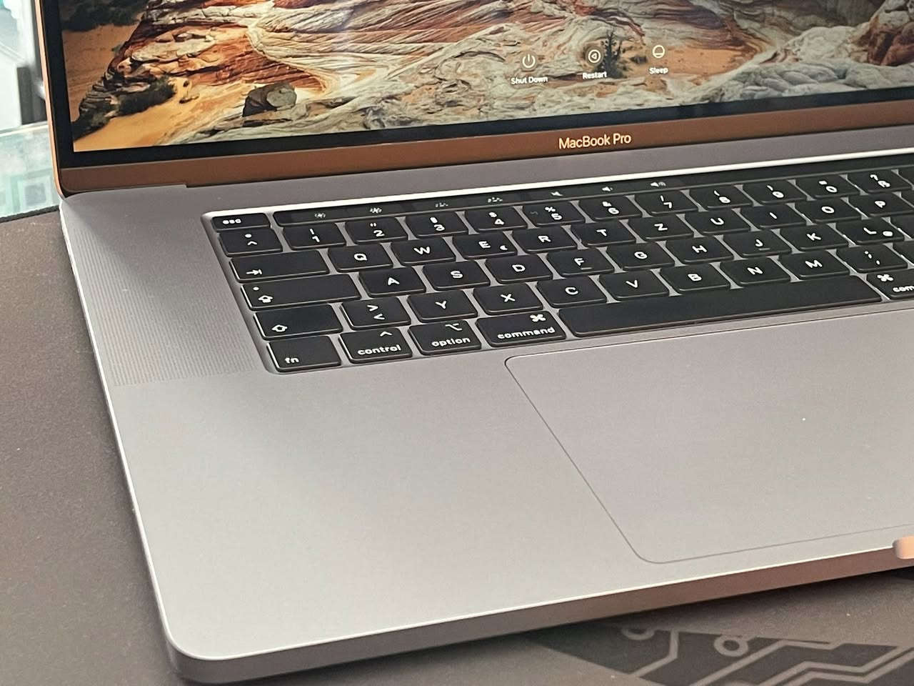MacBook 💻 Pro 16-inch,2019

بۆ فرۆشتن زۆر پاکە

تەنها iCloud لەسەر بوە لابراوە 

Processor 
2.6 GHz 6-core Intel i7

Memory 
16 GB 2667 MHz DDR4

Graphics 
Intel UHD Graphics 630 1536 MB

Storage 
500 GB 

Time Cycle 
107 Count 

***********
