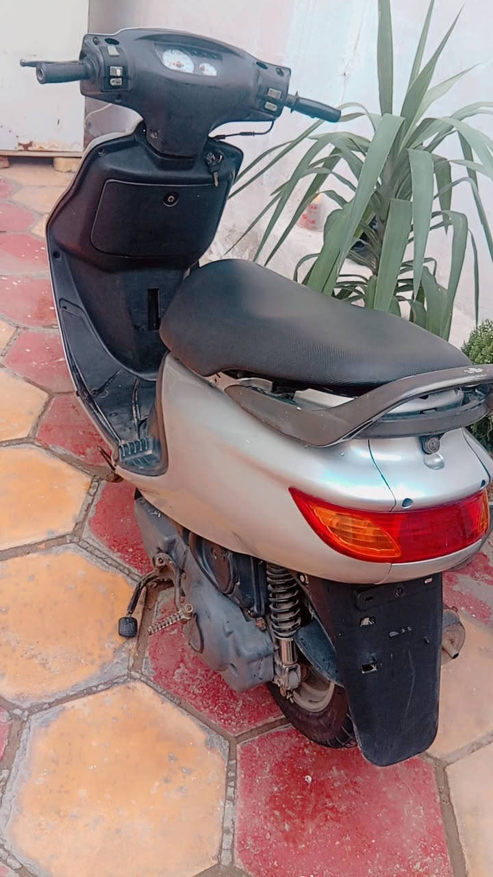 دراجة فراشة للبيع شغال سلف وهندر  شلعة ومعدل فول عداد الكتروني كهربائيات شغالة بك لايت اشاير قفل جنطه قفل ستيرن كله شغال مكينة بلادية السعر( 500) مكان نجف شارع المدينة اتصل ***********
