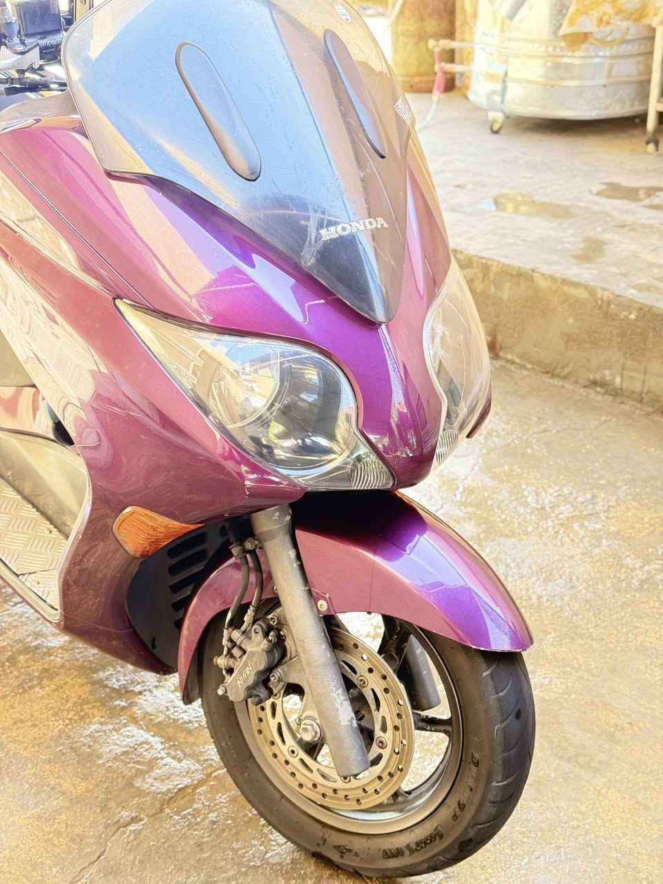 فورزه 010 لون كرزي مميز 
 كير 7 نمر اربع تحويلات
اديرلها دهن موتل وبانزين محسن 
الدراجه رمبه قبل سته اشهر نازله 
كفاله عامه محرك وگير وشلعه ومعدل يشك الكاع وين ميعجبك افحص 
كهربائيات كلها شغاله لدراجه جاهزه وتخبل
وعليهه منظوم زنون اصلي           
وبلعافيه على لياخذها ميصرف عليها شي السعر مليونين  وماتحصل هيج نضافه بهيج سعر خاص موجود ***********مكان الدراجه بغداد ابي غريب
