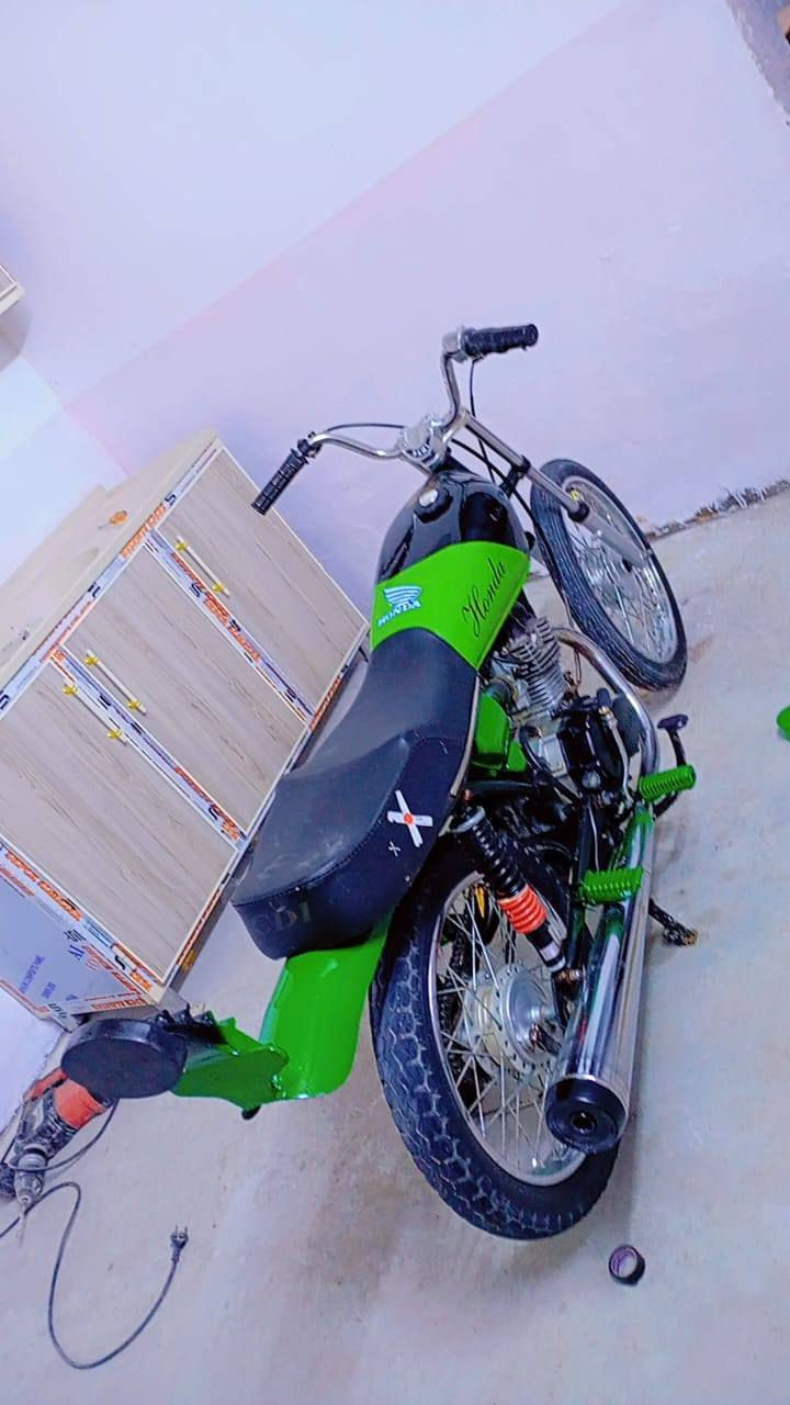 سلام عليكم دراجة للبيع لاتبخير ولانضوح دراجة مفتوحة مبدل بيهة ولفات دراجة احلة من الصور العنوان بصرة ياسين خريبط السعر 400 وبيها مجال الرقم ***********
