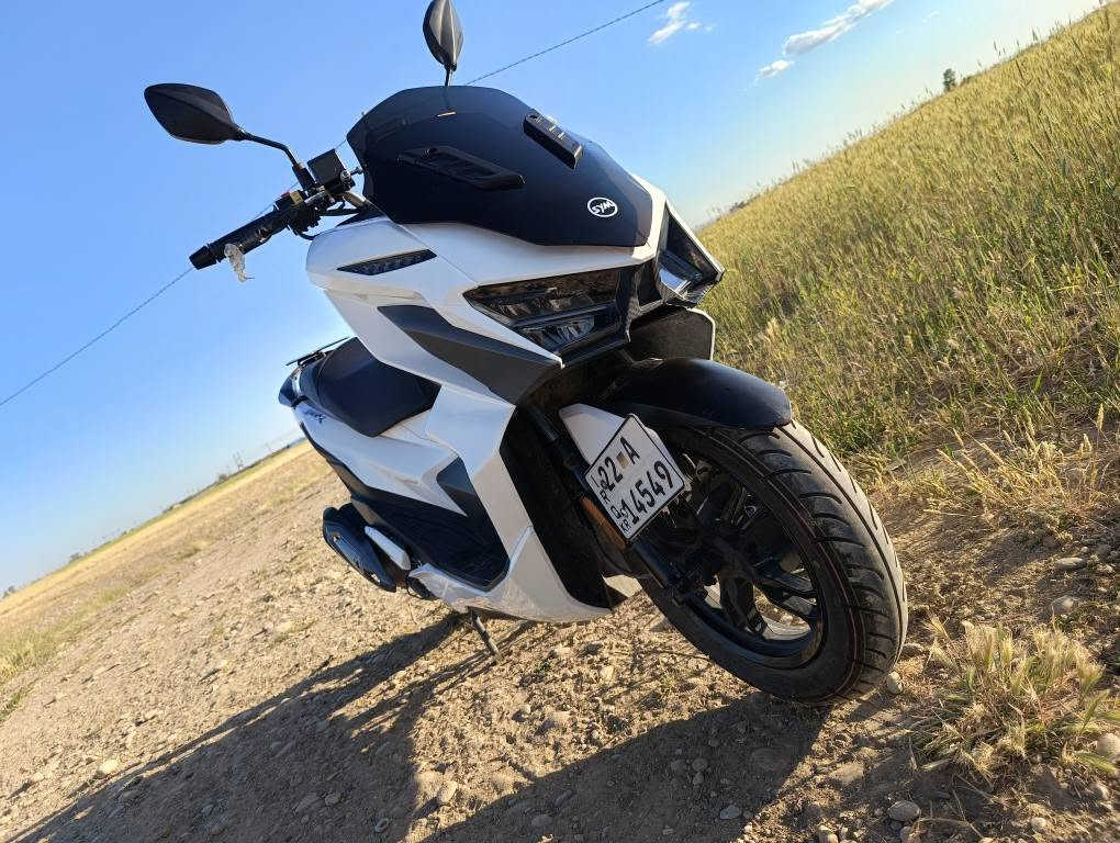 السلام عليكم اعيد وانشر درجة يابني Sym موديل 2025
جديد رقم سنويا اربيل بسمي تجي تحويل بنفس اليوم 
درجة جديد ماشي فقط 5000 كيلو يعني جديد 
سعرا 4،100,000 برغي واحد ما مفتوح منا بحالة وكالة 
*********** أربيل, العراق
