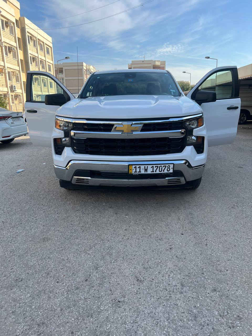 سلفرادو كوستوم 2023 جديده
مكينه 5300 المرغوب 
ماشيه 46 
السياره مكفوله من الشخط ع وضع الشركه 
حادثها خفيف جدآ دعاميه وربع البنيد بدون دواخل بدون ايرباك 
السعر 280 
بسمي السياره رقم بغداد تحويل ثاني يوم 
مكانها بابل / ***********
