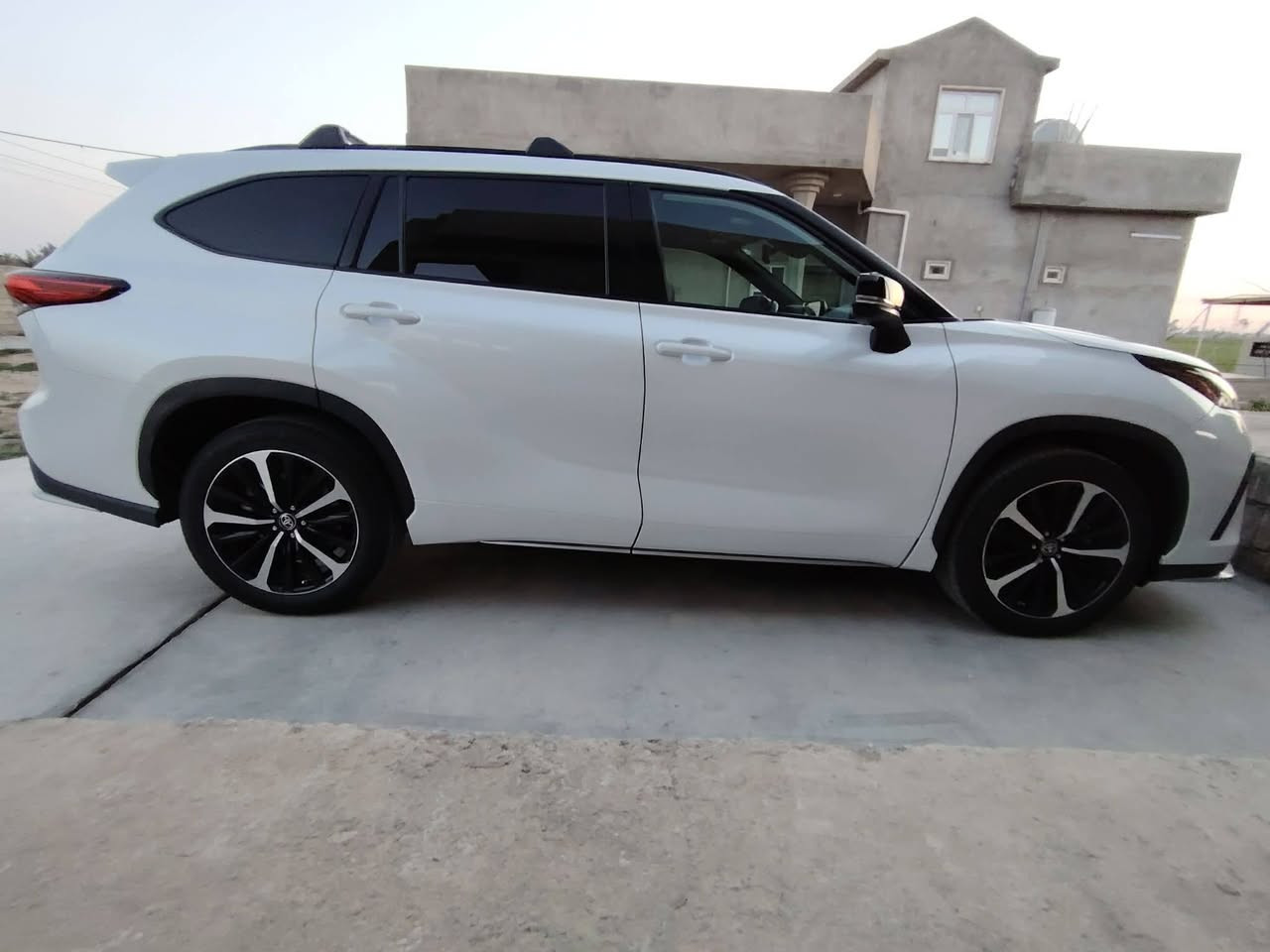 تيوتا. هايلندر
موديل : 2022
ماشي : 60الف كيلو متر 
 : رقم اسليمانيه باسمي
 : كلين تايتل مكفولة كفالة عامة
مواصفات : xse
محرك : 6 سلندر
السعر. 390
عنوان، كركوك
للاستفسار. ***********
***********
