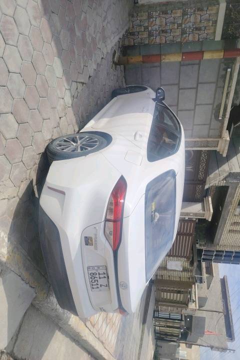 
شنو موديل السيارة والسنة؟: 
٢٠٢٥
كم ماشية السيارة بالكيلومترات؟: 
٢٨
وين موقع السيارة بالتحديد؟: 
بغداد 
هل توجد مواصفات إضافية أو ميزات خاصة في السيارة؟: 
هايبرد