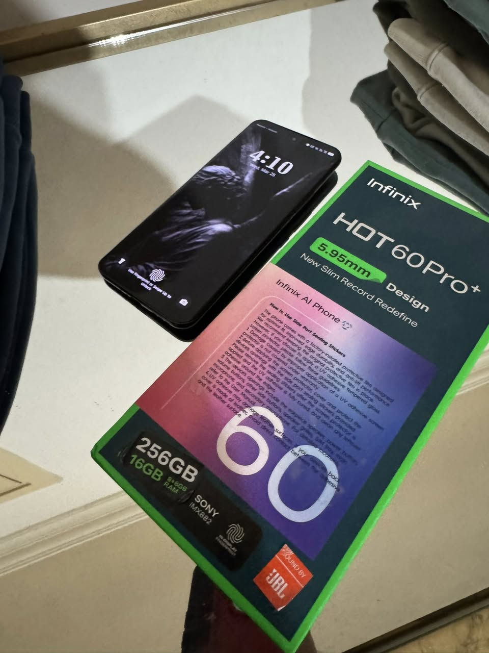 انفنكس هوت 60 برو بلص ذاكره 256 رام 16 مستعمل قليل كامل كارتونه والشاحنه والسماعه اخو الجديد سعر 235 وبي مجال قليل ***********
