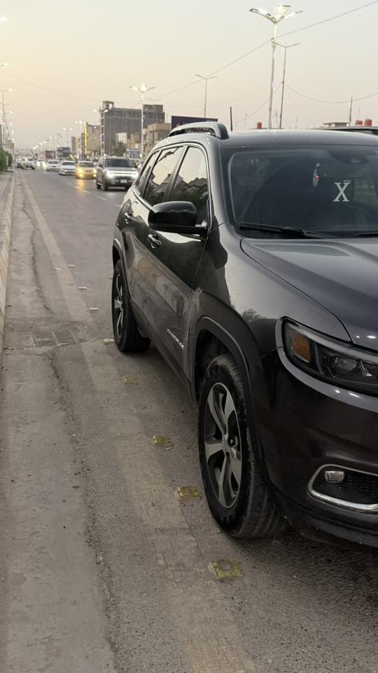 🚙 للبيع جيب شيروكي Bazoon 4X4 دفع رباعي 🚙

▪️ اللون: رمادي
▪️ الممشى: 80,000 كم
▪️ الجير: أوتوماتيك

▪️ الحالة العامة: ممتازة

المواصفات:
✅ شاشة
✅ كاميرات
✅ فتحة سقف بانوراما
✅ تبريد
✅ فول مواصفات

ملاحظة: الضربة فقط بقبة الجنطة، وباقي السيارة بحالة ممتازة.

💰 السعر: 150 وقابل للتفاوض للجادين
📍 الموقع: السماوة

للاستفسار والمشاهدة يرجى التواصل على 

***********
