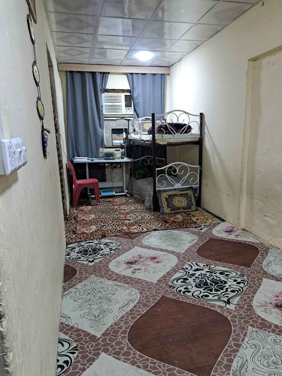 بيت للبيع – المشتل / مجمع فدك
عقار: بيت واقع حال
المساحة: أكثر من 200 متر
المواصفات:
بابين خروج
حوش كبير جداً مناسب يتحول قطعة أرض أو حديقة واسعة
استقبال واسعة جداً
مطبخ داخلي
غرفة نوم وحدة
صالة جلوس
حمّام
صحيات عدد 2
مطبخ حار خارجي
السعر: 35 قفل
للتواصل:
صاحب الدار: أبو كيان
واتساب أو اتصال: ***********
