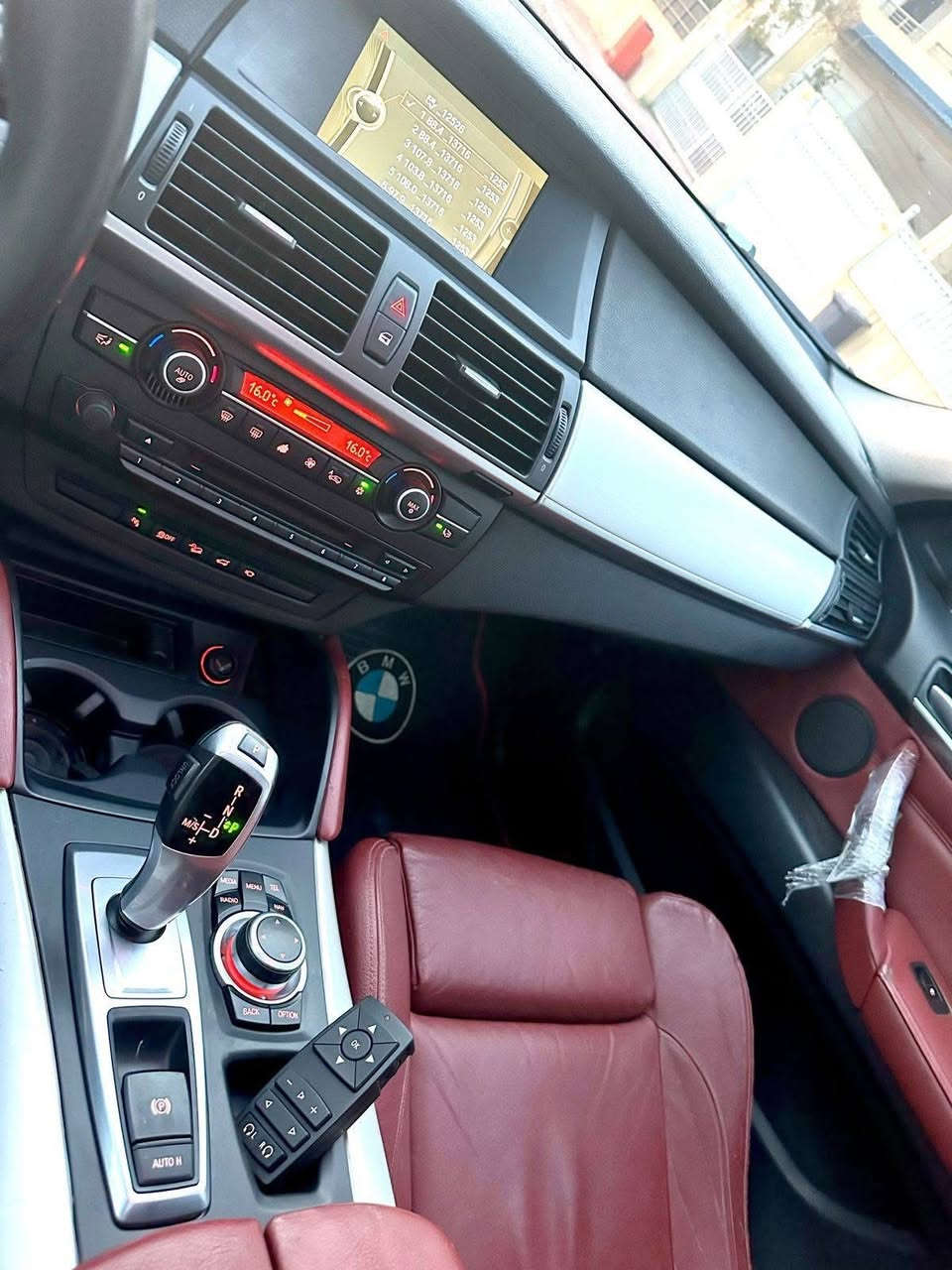 السلام عليكم من رخصه الادمن // اريد مراوس بكدلاك 21
بي 
ام دبليو X6 موديل 2014 
فول فول مواصفات 6 سلندر توين توربو المرغوب
جلد ... سلايد ... شاشة 5 كامرات حساسات

         
  

السيارة عل ايد وحده من تاريخ استلامه 
 BMW X6 2014 اصل شركة 

استلام شركة العروش خليجي يعني  فول مواصفات السيارة جدا جدا نظيفة

 
  شرط الفحص برغي ممفتوح بالمحرك مكفولة كفالة عامة من جميع النواحي كير محرك صدر تبريد كافة الامور 
محرك 6 سلندر توين توربو المرغوب طبعا بانزين اصل ماشاء الله سحب ومشي ماينوصف 

اللون اسود 
المواصفات ... كثيرة جدا راح اذكر بعضها 
جلد ... سلايد ... شاشة ... 5 كامرات ... حساسات امامي خلفي وجوانب ... صندوق كهرباء  ... سيدي جنجر 6 اقراص ويل اصلي شركة مميز ... بردات خلفيه بلاد ... شاشة وسطيه شغاله 
اوتو هولد هاندبريك بصمه ستيرن
 كهرباء شفتات ستيرن 
كشنات كهرباء داخل احمر 
 ستيرن كهرباء 
والكثير من المواصفات الاخرى 

 غطاء صندق بلادالشركة سبير اصلي منازل

 حافظة الصيدلية البلادية كونترول شاشة خلفيه ايضا كل تفاصيله شركة للامانه سيارة
.. 

جاهزه من كافة التفاصيل  اي خلل بالدشبول او تحذير لايوجد 
للأستفسار وتساب ***********
