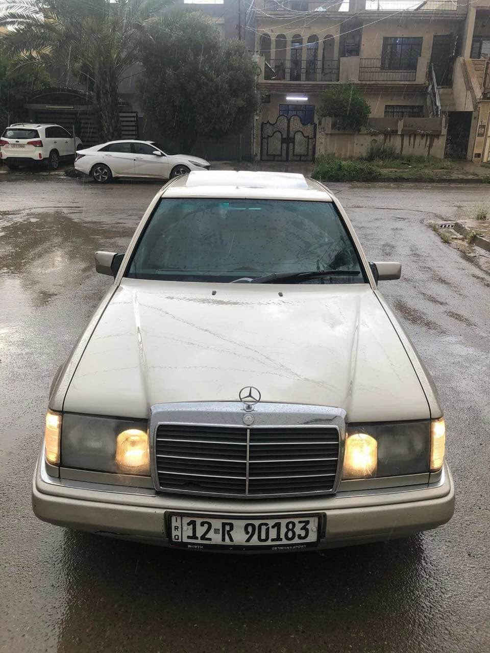 المرسدس ٩٢ كاز حتى بالسنويه ديزل تبريد شغال حداديه اماميه وخلفيه مبدله جدد ***********
رقم نينوى انكليزي ب اسمي بغداد, العراق
