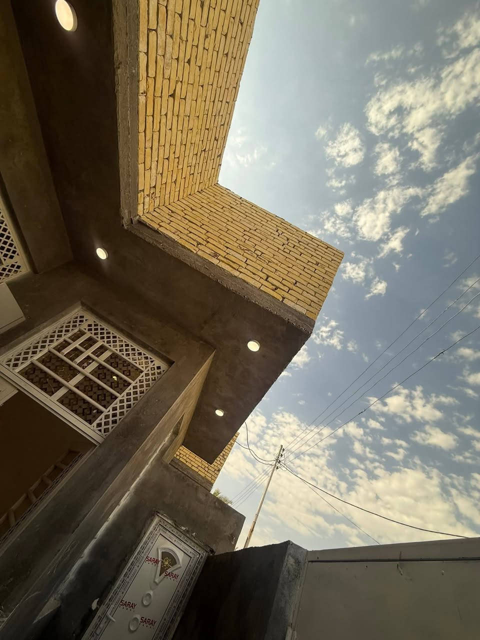 يا الله بيت 120متر بل سديناويه قرب الدله 
كامل الخدمات طابوك صب كونكريت بناء جديد
 تفاصيل البيت غرفتين وصاله ومطبخ
 ودوانيه وصحيات داخليه خارجيه 
سعر مناسب 
للاستفسار ***********

      _______________________________
عندك #بيت للبيع او #للايجار دزلي تفاصيله وسعره ع الخاص بيع وإيجارات سريعه ان شاء الله والتسهيل من الله / تفضلوا خاص اوالاتصال على الرقم التالي 
      _ _ _ _ __***********_ _ _ _  __
                 مكتب الـسـلام للعقار
