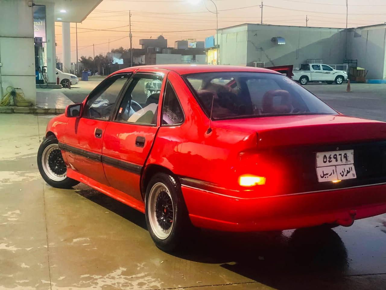 ئۆپل ڤیکترا مۆدێل ١٩٩٠ پێش و پشت کەپس لێدانی نیە بەس سەرە چاملغەکانی چاکرایتەوە سەیارەکی جایزە تەحویل و وەکالەی بەشەرت سعریشی ٤٠ و مەحامەلەکی کەم شوێن هەولێر ژمارە مۆبایل *********** أربيل, العراق
