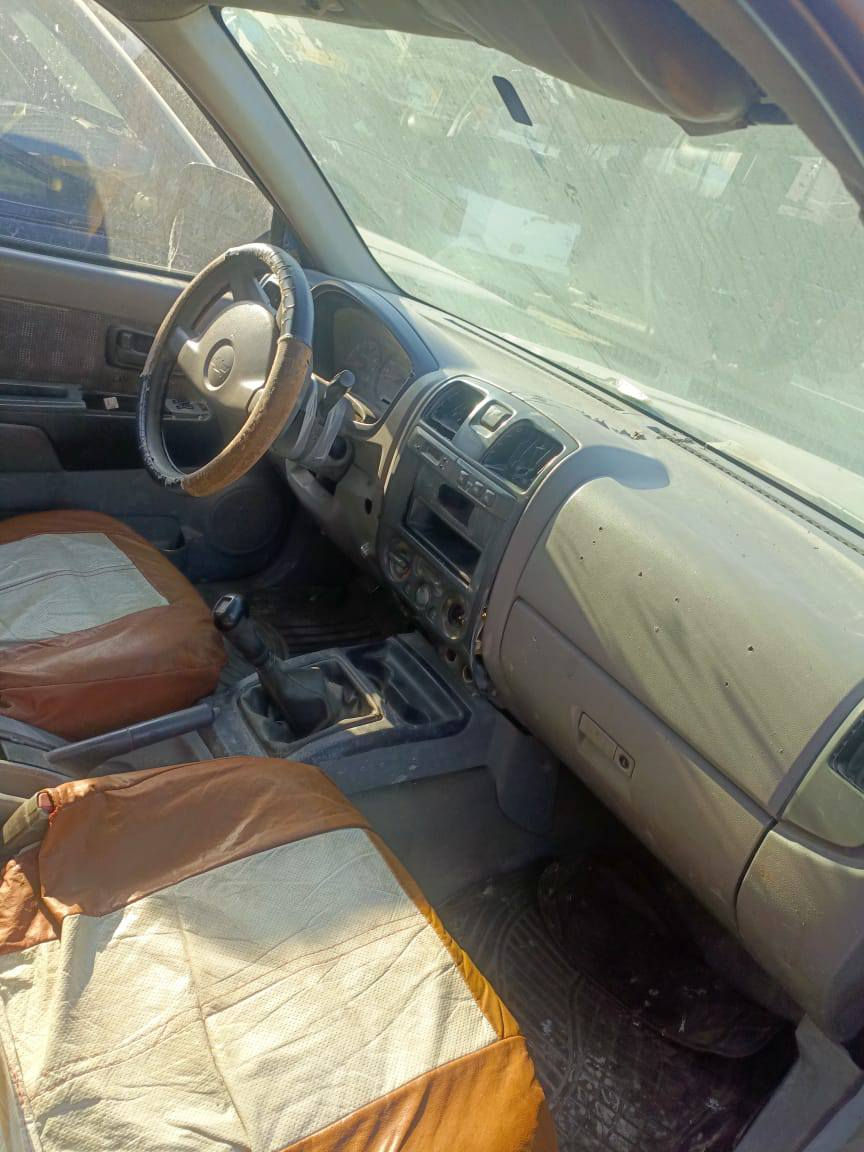 السلام عليكم شوفر لوف عدد 2 مزاد وزارة  داخليه مديل 2005 مكينه وكير بلاد  شغالات  6سلندر بصحه جيده الكشر عوزه تلحيضات مكان بغداد مدينة الصدر هاتف ***********السعر الوحده 35بيها مجال
