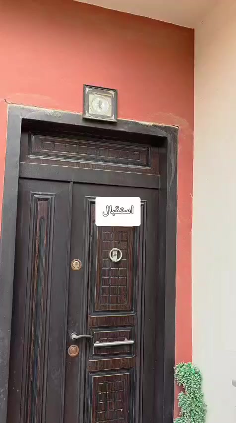 بيع زراعي مشمول بالتطويب للبيع طابقين كونكريت مسلح على حولي الجامعة جهة باب الجامعة الخلفي  ٢٠٠ متر  .  ٤ غ نوم  عمر البناء  ٦  سنوات  للاستفسار مكتب الجمالي للعقار وبخدمتكم   .  ***********
