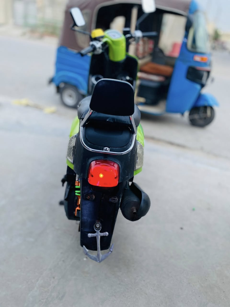 السلام عليكم دراجه بوليس للبيع الدراجه جديده سلف هندر كهربائيات كلها شغاله الدراجه جديده بعدها مكينه ما مفتوحه السعر ٥٥٠ وبيها مجال العنوان بغداد حي النصر الاستفسار خاص رقمي ***********
