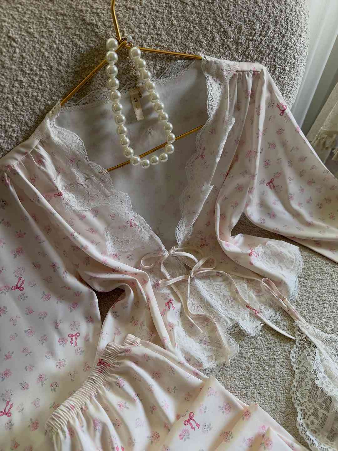 ⁨	بجامه حرير ناعم٤قطع
السعر/٤٠
القياسات/m. L. xl⁩


**إذا كنت صاحب هذا الإعلان وتريد حذفه لأي سبب، رجاءا أرسل رسالة إلى الدعم الفني**