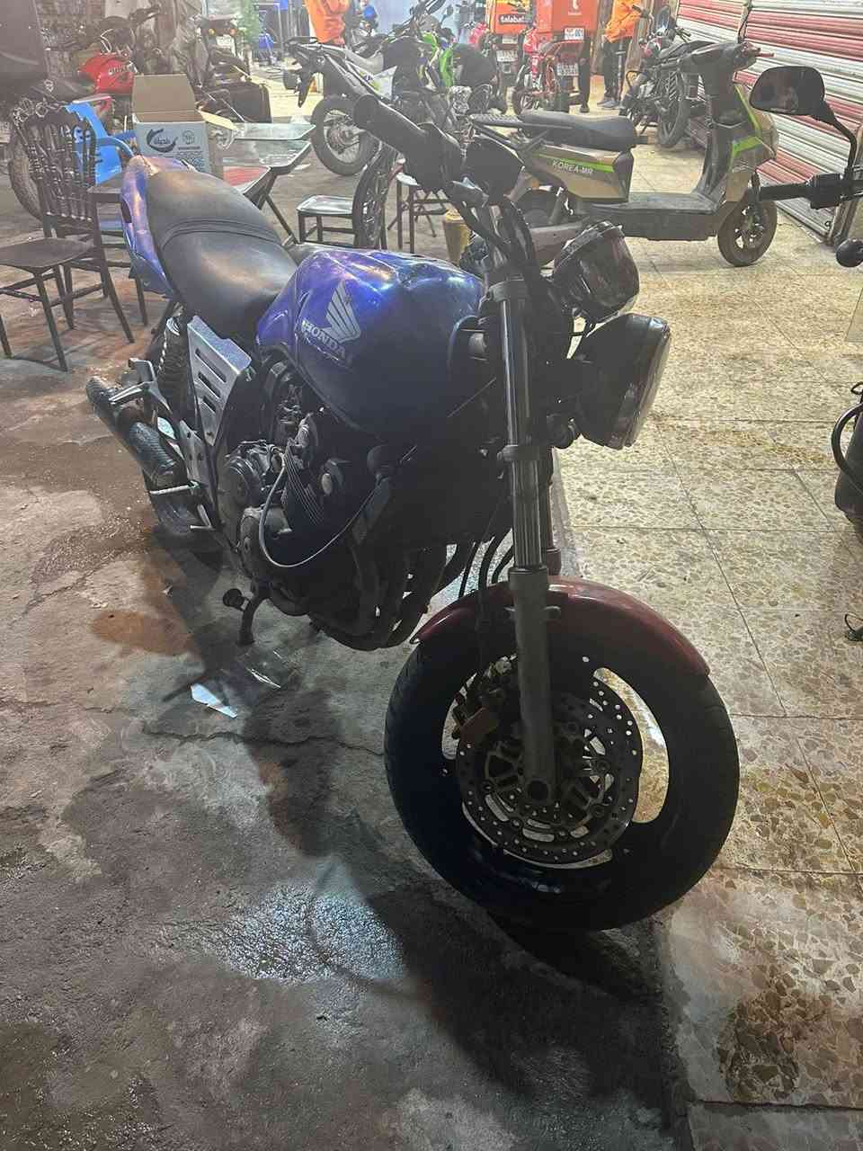 السلام عليكم سي بي400 الجيل الثاني كير ومكينه كفاله ناعمه كلش شلعه ومعدل🚀🚀 بدون اوراق ابيع كوم حديد كهرائيات كله شغاله يرادله ترتيبات جمبزيات سعر مليون و100 الف بيه مجال للطيبين او مراوس حسب القناعه مكاني بغداد السيديه ***********
