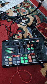 مكسر صوت كامل أدوات اي نقص مابي جديد بلباكيت السعر 100وبي مجال قليل الاستفسار تفضل خاص او تصل على الرقم ***********
