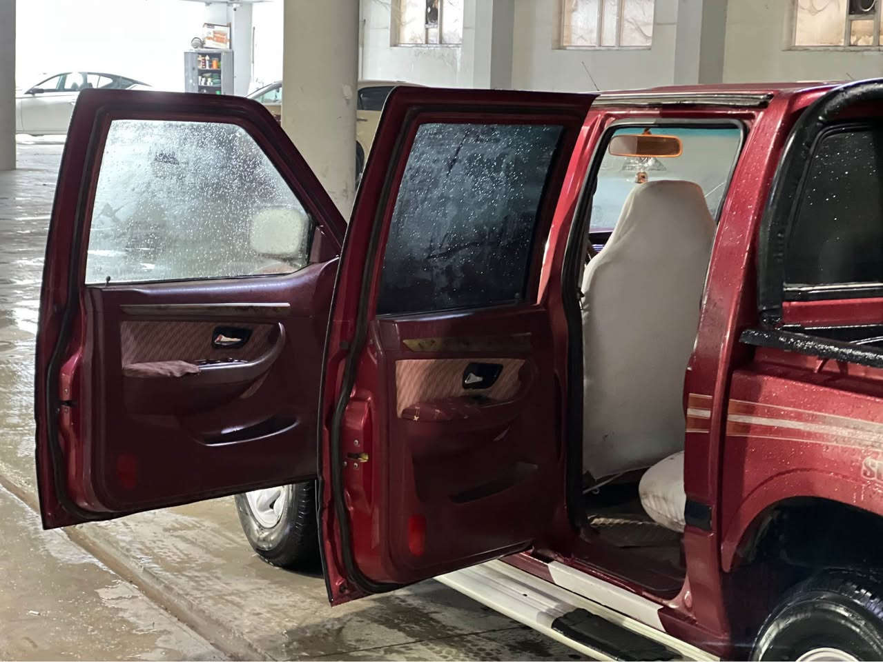 ئەم سەیارە جوانە بۆ فرۆشتن مۆدێلی ٢٠٠٩ مەکینە و گێڕی مەزبوتە. مەکینەکەی بە شەرتی ١٠ فیتەر قەترە سبوخی نیە کامل لە سەر بیلاد ماوە تۆ چوار تایەی لۆکی لە سەرە سەیارەکە ماڵی دۆستە  ڕێگە پێدانی مروری هەیە و مەنەفێس و وەکالەی ئەسڵی لە گەڵە نرخی ٤٢ گڵا و ماعەمەلە یەکی برایانە 
ژ.م *********** كالار, السليمانية
