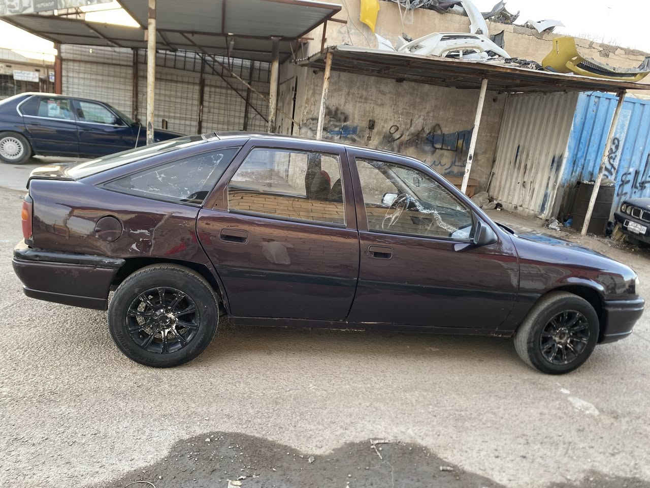 اوبل فكترا موديل94 محرك 18 رقم انبار انكليزي
 سنويه جديده نهايه ال28
تحويل مباشر  احولك غرامات ماعليها مصفره 
 باور ستيرن قايش عريض 
 كير جديد محرك  بيه بدايه تبخير 
صدر نضيف زوج تاير جديد داخلها نضيف مابيها خياس
كهرباياتها شغاله بيع او مراوس مكاني تكريت الديوم السعر 21  مراوس شعندك كلشي وسعره  اخوان هاي تفاصيل السياره حتا ما تسألني شبيها مابيه موضح كلشي 
 ‭٠٧٨١ ٦٩١ ٤٦٣٢‬
***********
