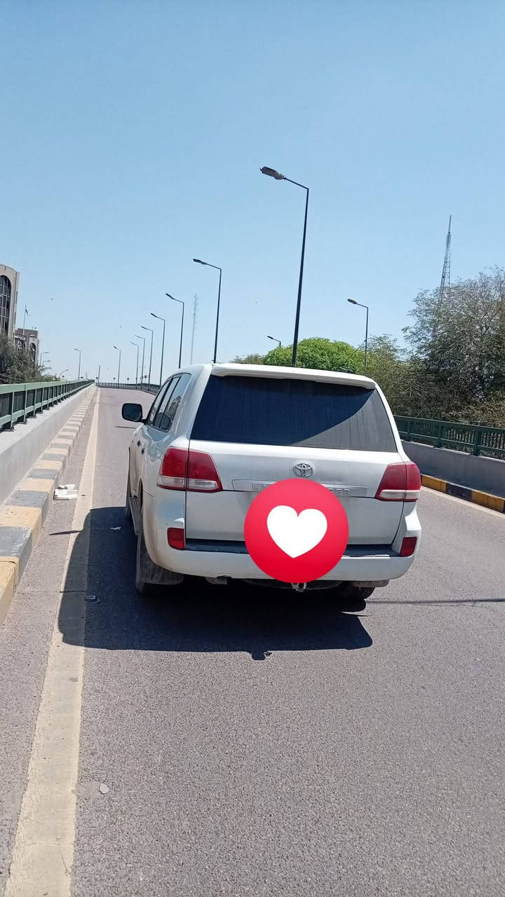 السلام عليكم ورحمة الله
لاند كروزر موديل ٢٠٠٩ مواصفات الحكومي سردار 
بيه شخوط وتكحيل بسيط   كير مكفول مكينه مكفولة 
المكان بغداد   السعر ٢٥٠بيه مجال بسيط  
***********
