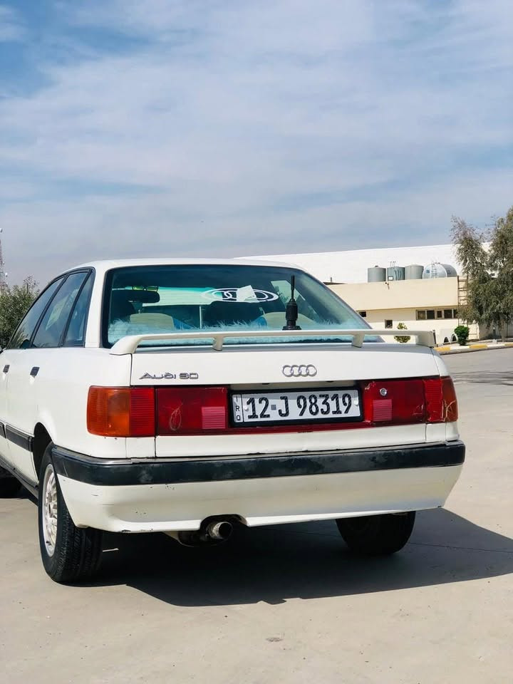 سلام عليكم للبيع اودي 1991 بدون صبغ محرك بي صرف قليل حجم 90 السعر 34 وبي مجال   شرط تحويل 
 ***********
