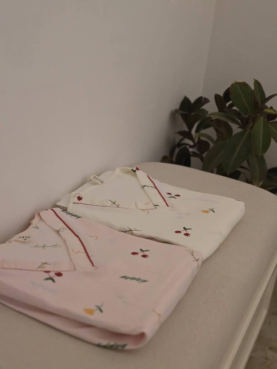 🍒بجامة الكرز 🍒توفرت داخل حي الفلاح والتوصيل مجاني وسعرها 10 بس 😍😍😍
للحجز مراسله الصفحة 
او 
على الواتساب ***********
