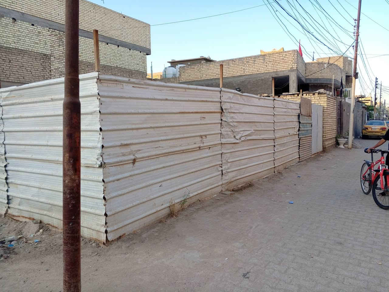 بيت زراعي بشارع بيت موزان الاول فرع على يمين  مساحة. 200 متر  *********** واكو قطعه الارض  البيع ركن
