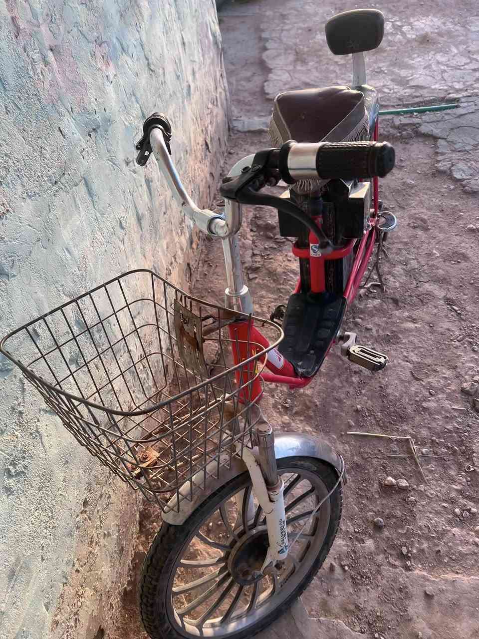 باسكل شحن لبيع نقصه بس سكليتر وتصليح لبطاريه.     اما هوه يمشي بدون بطاريه ع قدم


**إذا كنت صاحب هذا الإعلان وتريد حذفه لأي سبب، رجاءا أرسل رسالة إلى الدعم الفني**