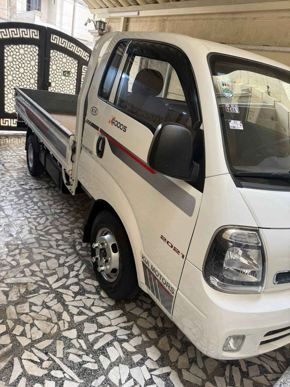 كيا فحل مفتوح موديل 2021رقم بغداد انكليزي
مكينه 4000جديده لا صرف ولا بخار ولا تنقيص وكير ومكينه واكسل وشاصي ورقم شاصي كل مكفول تخم تاير جديد تاير خلفي 14 وستد 27 وتانكي الكاز محور 120لتره 
سياره جديده مامتعوبه ماشيه 120 حقيقي 
سياره مكفوله كفاله عامه لا ضربه ولا صبغ ولا تبديل عد بارد اصبعين والباقي مكفول شرط التحويل سياره جاهزة لشغل 
العنوان بغداد الاورفلي السعر 167وبيه مجال بسيط الرقم ***********
