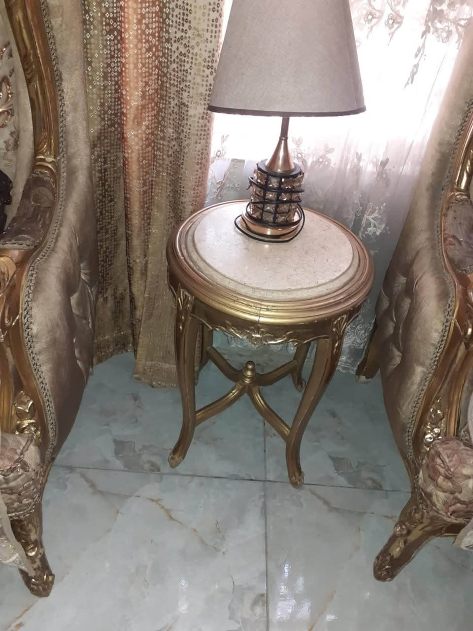 السلام عليكم تخم مصري للبيع سعره ٥٠٠ وبي مجال 
للتواصل:***********
العنوان السريدات 
تفاصيل التخم قنفات كبار ٢ و٤ كراسي وطبلات عدد٣

