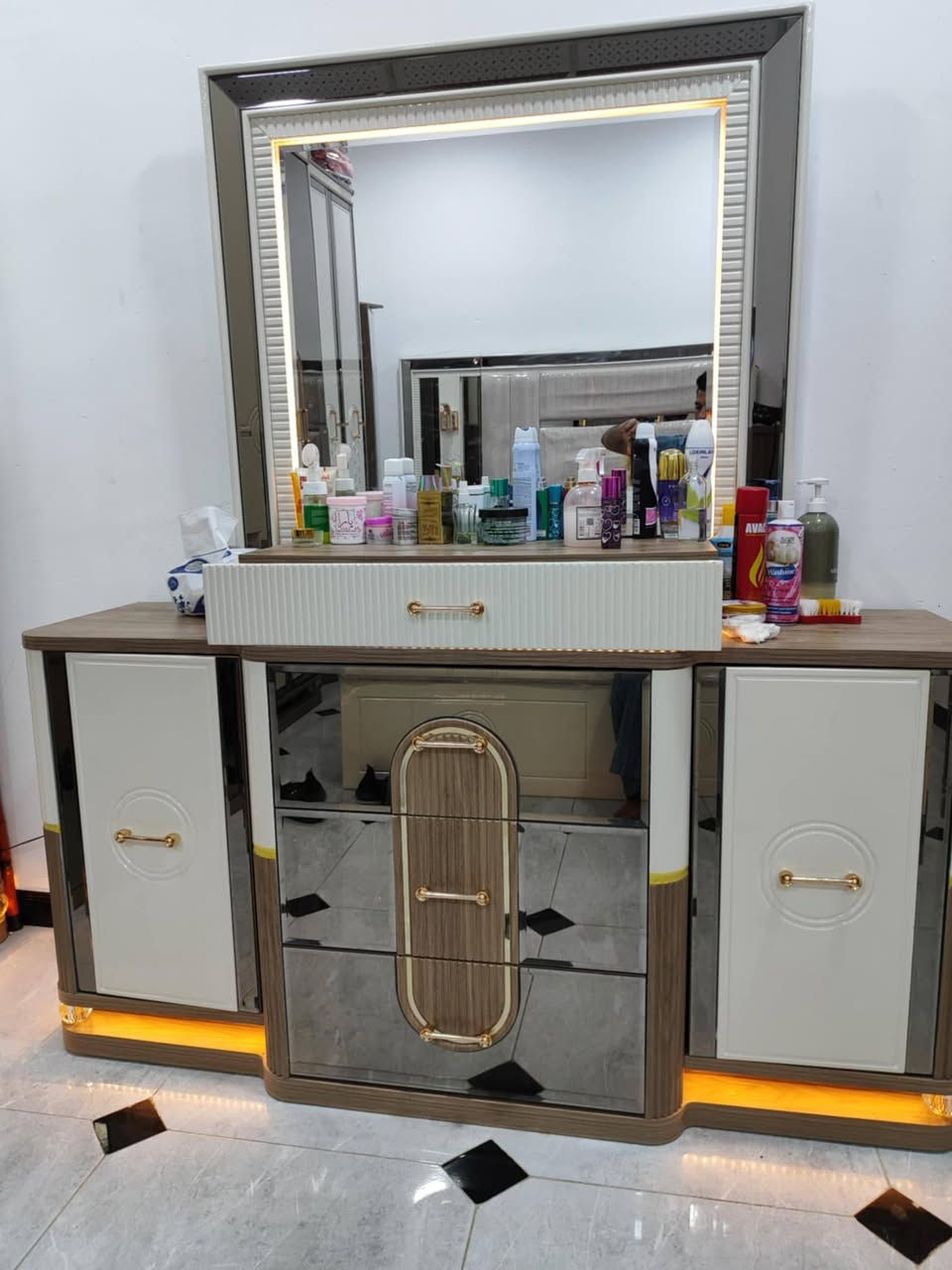 غرفة تركية للبيع 9 قطع نظافه فول كدام عيونكم


**إذا كنت صاحب هذا الإعلان وتريد حذفه لأي سبب، رجاءا أرسل رسالة إلى الدعم الفني**