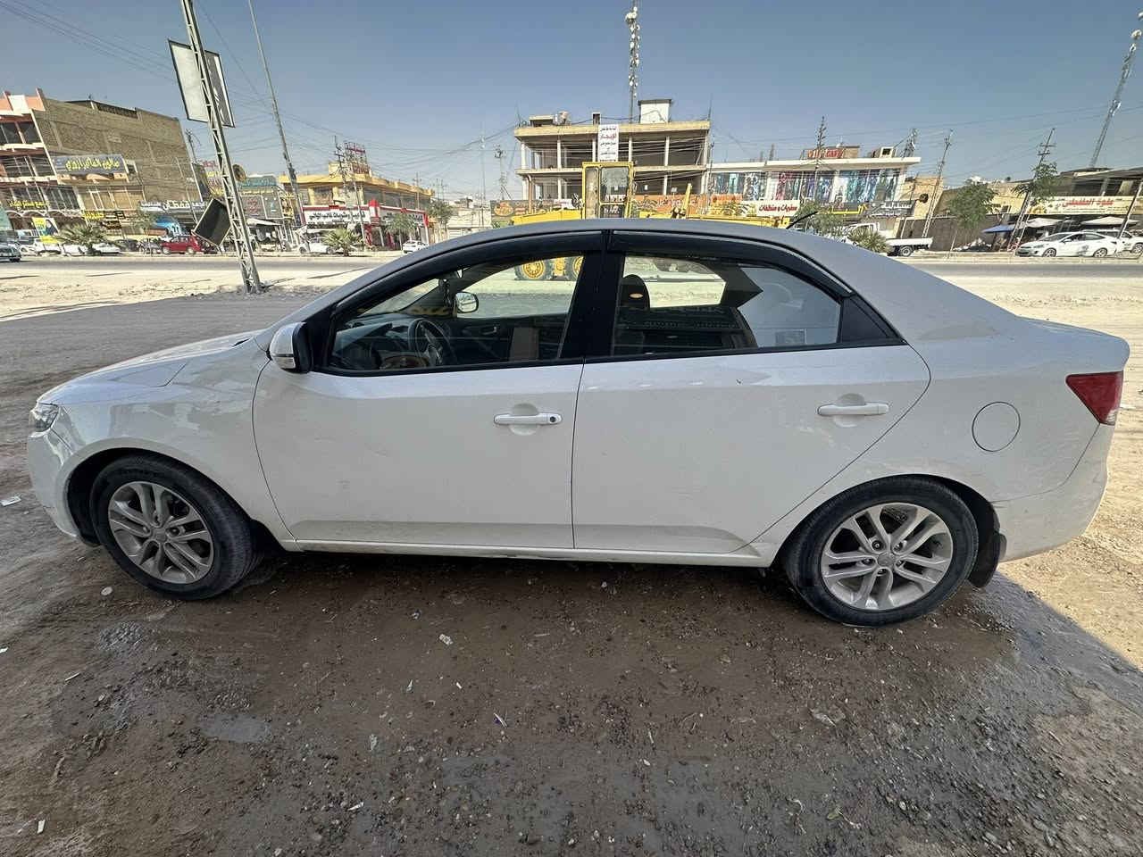 سيراتو للبيع ٢٠١٣ مكفولة 
بيها جاملغ الامامي مبدل بلادي حتى داخل مابيها 
رقم اربيل القديم بسم شركة 
زوج تاير جديد ستوني شاده سياره جاهزه ونظيفة على ايدي 
اشاير بل مري شفتات تحكم ستيرن خمسه ويل كب 

السعر ١٠٢ مع المجال 

***********
