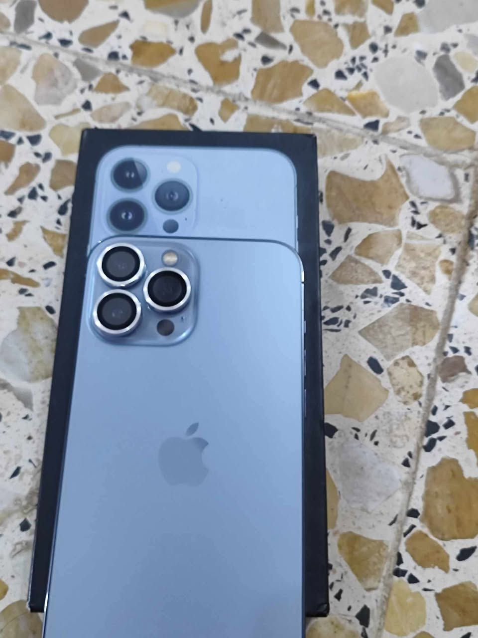 سلام عليكم آيفون ١٣ للبيع بطاريه ٩٣ مكفول ما داخل تصليح   السعر (725) رقم ***********
